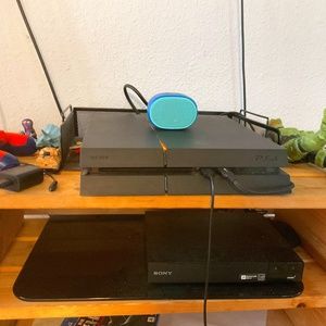 Used PlayStation 4 500gb of storage